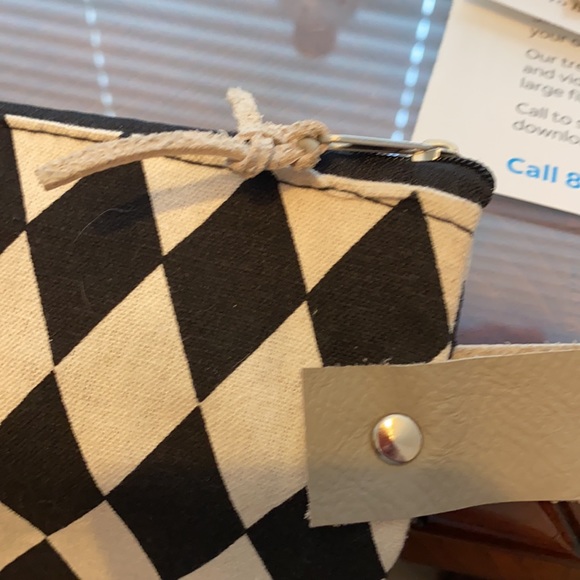 NEW Handmade B&N  Zipper Bag 13” x 9”. - Picture 3 of 6